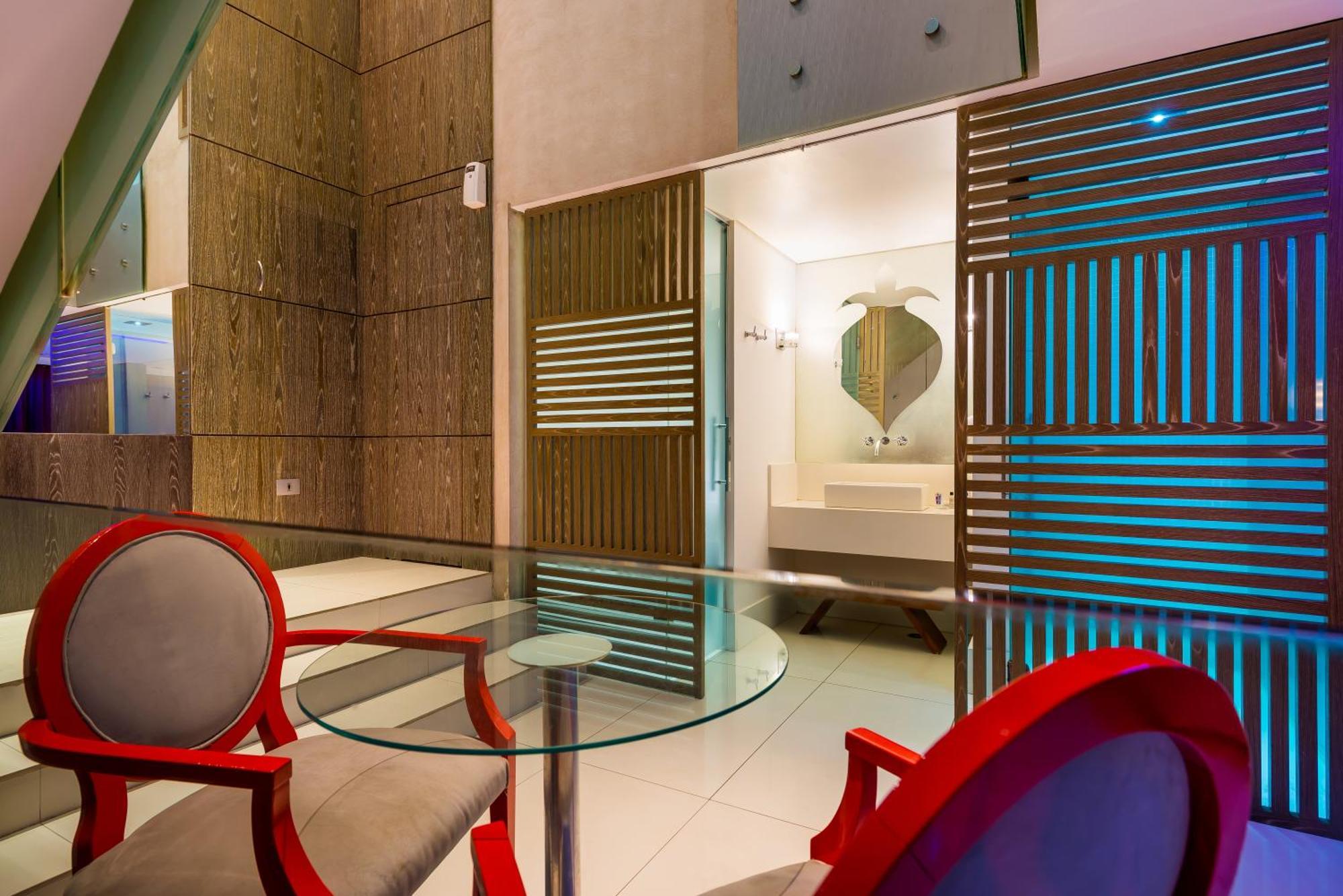 Love hotel Apple (adults Only)